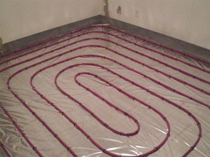 壁掛爐搭配地暖 一個舒適高效的家庭供暖安裝實例解析